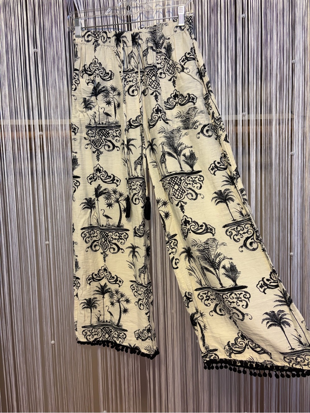 GiGio Women's Black & White Printed Wide-Leg Pants - Picture 6 of 13